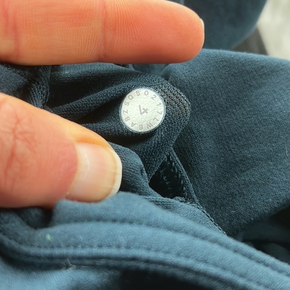 Lululemon Reveal Crop (Stripes 17") Submarine - Picture 4 of 6